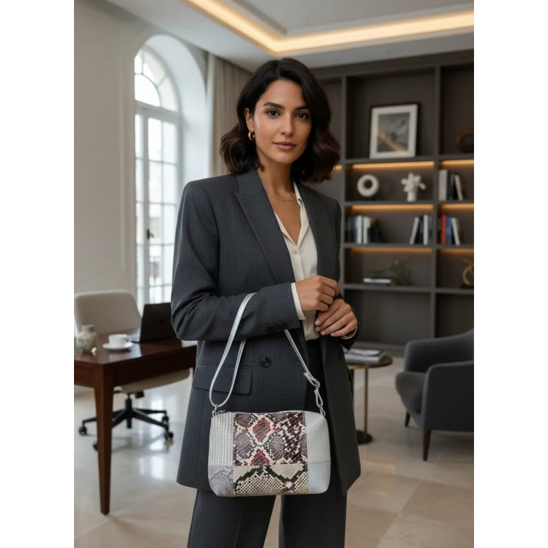 Bolso de piel hecho a mano, solo existe este, no encontraras otro igual