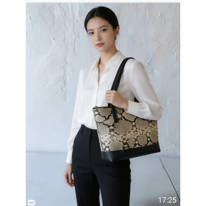 Bolso de piel hecho en España, se trata de una pieza única, con un estilo elegante