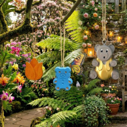 Figuras de cemento decorativas, pintadas artesanalmente, para colgar en jardín o interior.