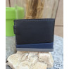 Reverso de cartera de piel autentica, negra con franjas azul y gris, hecha en Ubrique España, en lisviv