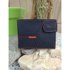 Cartera de piel legitima de ubrique, para hombre en color negro con detalle de la bandera de España y costuras rojas, lisviv