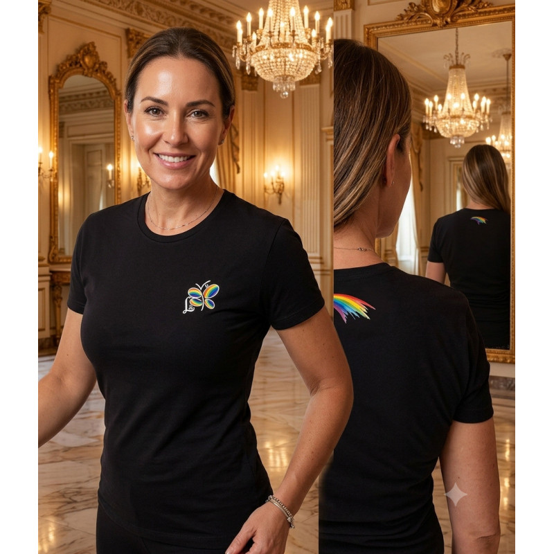 Modelo mostrando la parte frontal y posterior de una camiseta negra de manga corta para mujer en algodón 100% preencogido.