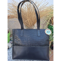 Bolso de hombro artesanal con dos tipos de cuero texturizado estilo cocodrilo y liso fabricado en España.