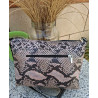 Vista posterior de un bolso de piel legítima de autor Lisviv con estampado de pitón en beige y negro.