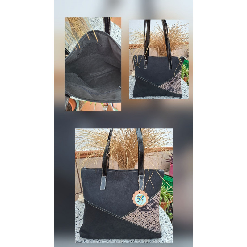 Composición bolso tote de autor en piel negra combinado con un panel inferior asimétrico de grabado efecto pitón hecho España.