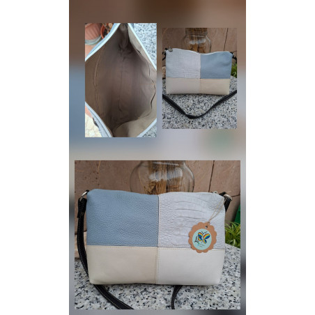 Composición bolso bandolera de autor piel diseño patchwork tonos azul cielo beige y blanco texturas grabadas e interior forrado.