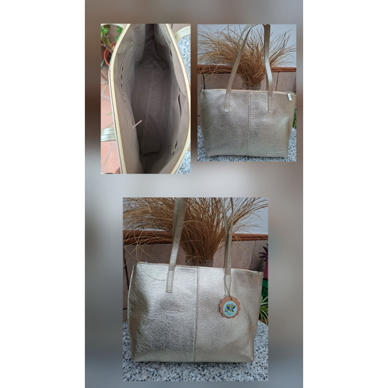 Composición bolso tote autor en piel metalizada dorada textura granulada, asas hombro e interior forrado hecho a mano en España.