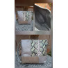 Composición bolso bandolera de autor diseño patchwork piel metalizada plateada, base taupe y panel grabado efecto pitón verde.