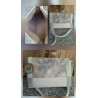 Bolso artesanal de piel Lisviv con diseño de bloques en color blanco, gris y centro grabado de serpiente multicolor.