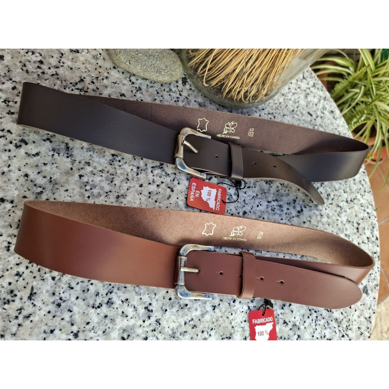 Dos cinturones casuales Lisviv de piel de 4 cm en tonos marrón con hebilla rectangular plateada.