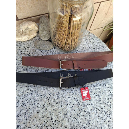 Dos cinturones casuales Lisviv de 4 cm en colores negro y marrón claro con hebilla rectangular metálica.