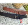 Dos cinturones de piel legítima Lisviv en color negro y marrón con hebilla rectangular plana expuestos en ángulo.