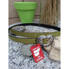 Cinturón fino de vestir Lisviv de 2 cm en color verde oliva con hebilla de corazón y etiqueta roja de fabricación nacional.